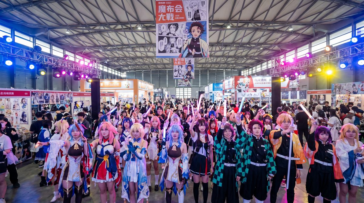 眼镜妹动漫cosplay视频
